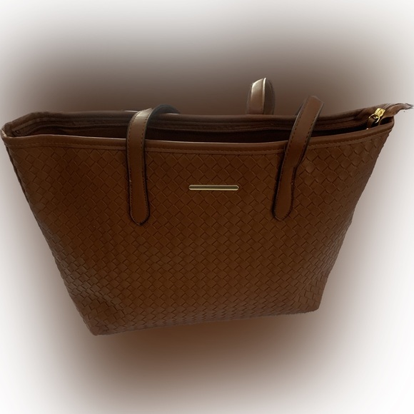 Time and Tru Women's 3-Piece Handbag Set Woven Cognac
Color: Cognac Woven Brown - Picture 6 of 8